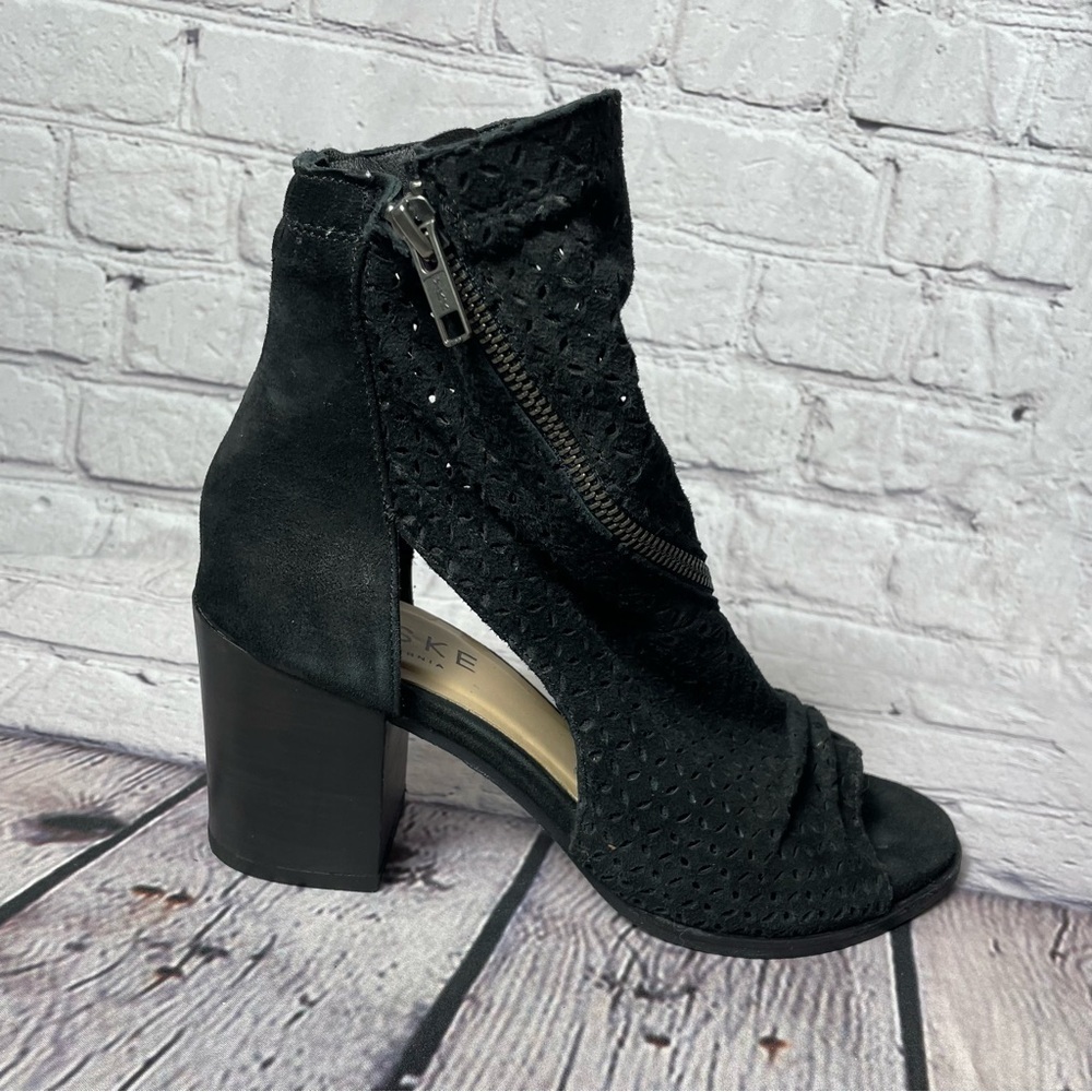 Baske California Aura Black Suede Peep Toe Booties Size 9